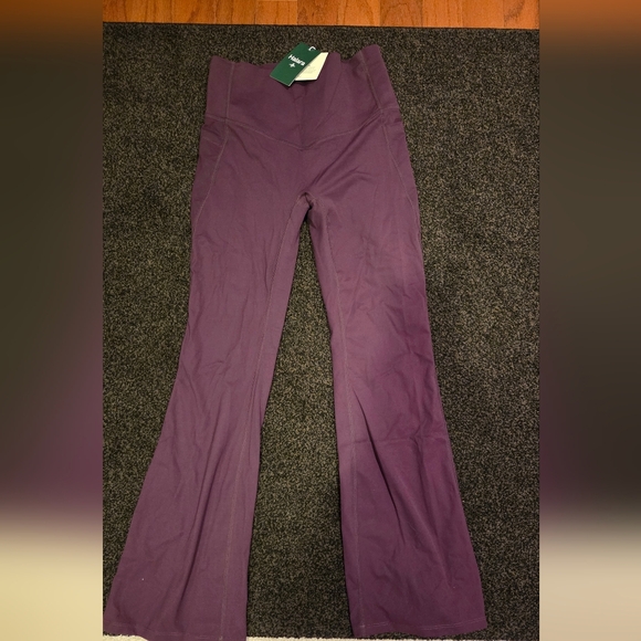 NWT Halara UltraSculpt Tummy Control Pocket Bootcut Leggings Medium Petite - Picture 2 of 3